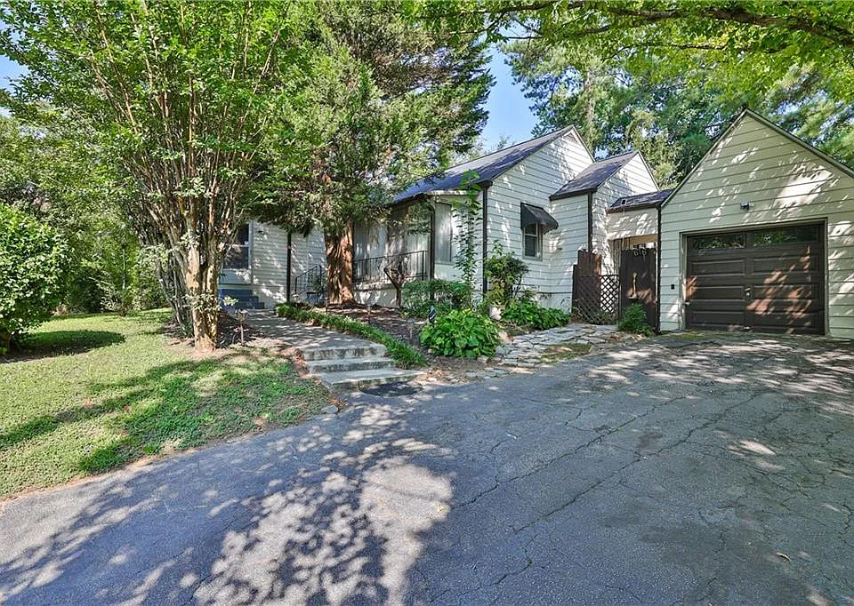 616 Darlington Rd NE