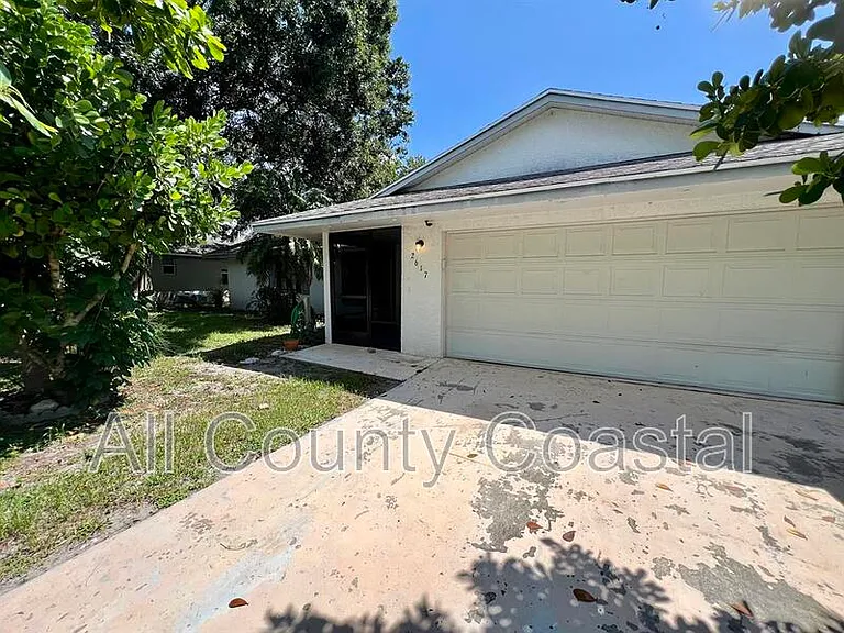 2617 SW Chestnut Ln — Photo 4