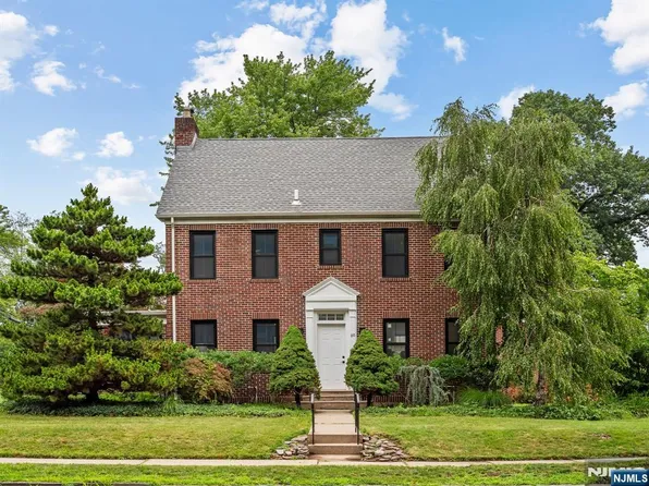 210 Spring Valley Ave, Hackensack, NJ 07601