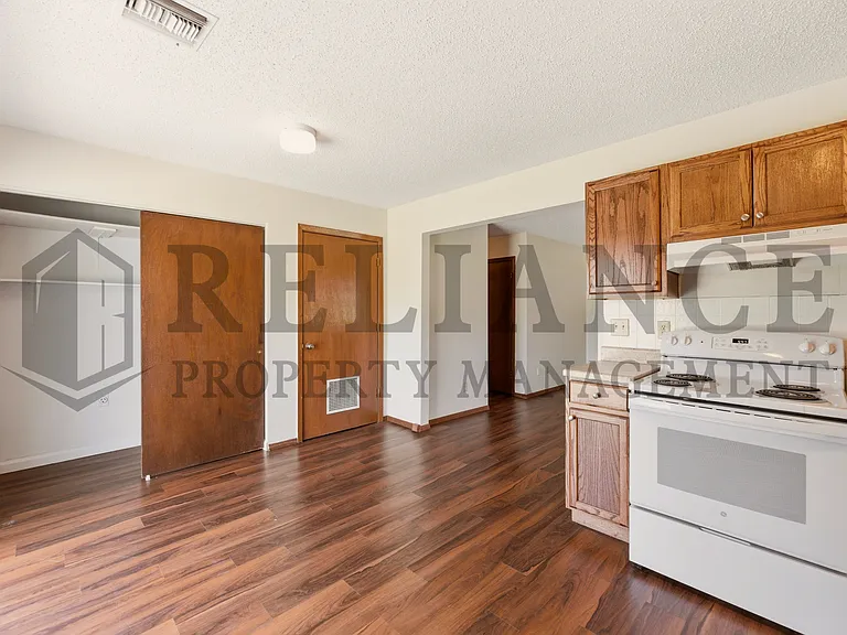 1158 N Edwards Ave — Photo 8