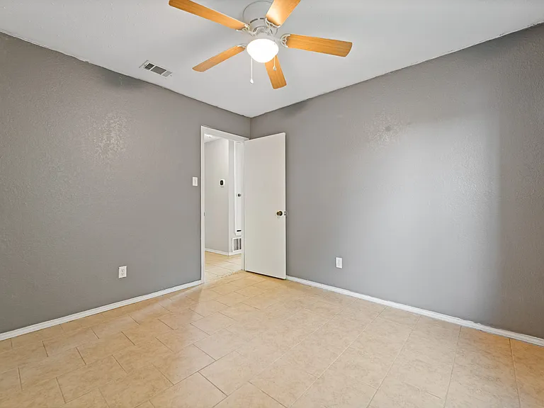303 Carly Dr — Photo 21