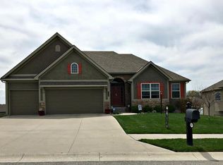 4402 Greystone Dr, Saint Joseph, MO 64505