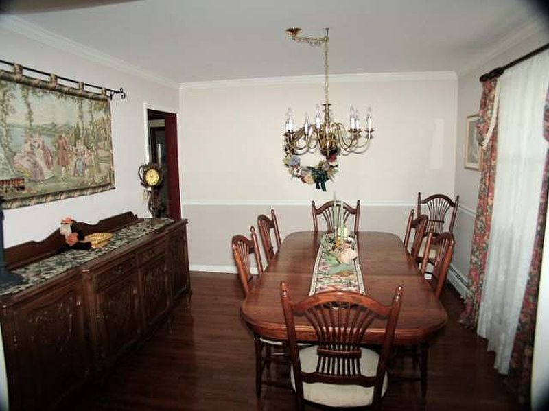 3rd image of 7 MOUNTAIN LAUREL Drive