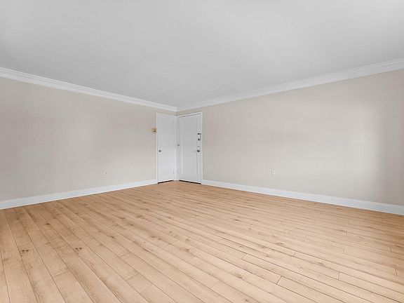 5th image of 5545 Wellesley Ave APT 4
