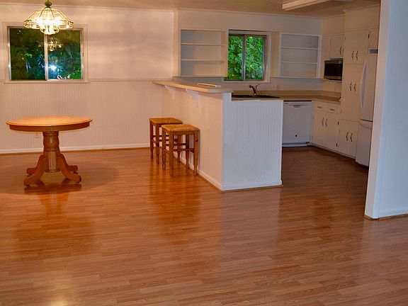 5th image of 4007 Laurel Dr NW