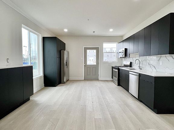 2nd image of 2500 E Tioga St #1B