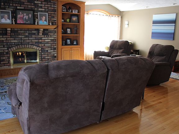 Great Room w/Fireplace