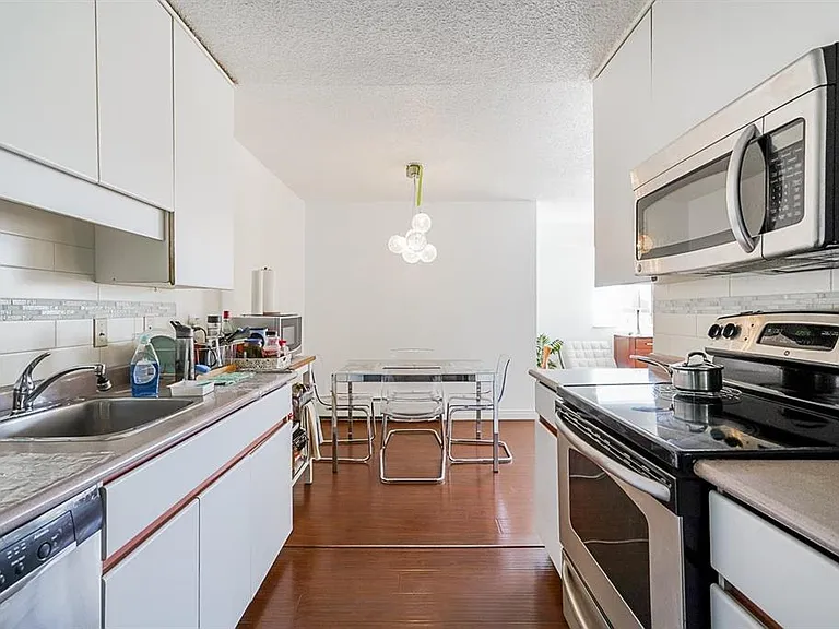 236 W 2nd St #109 — Photo 7