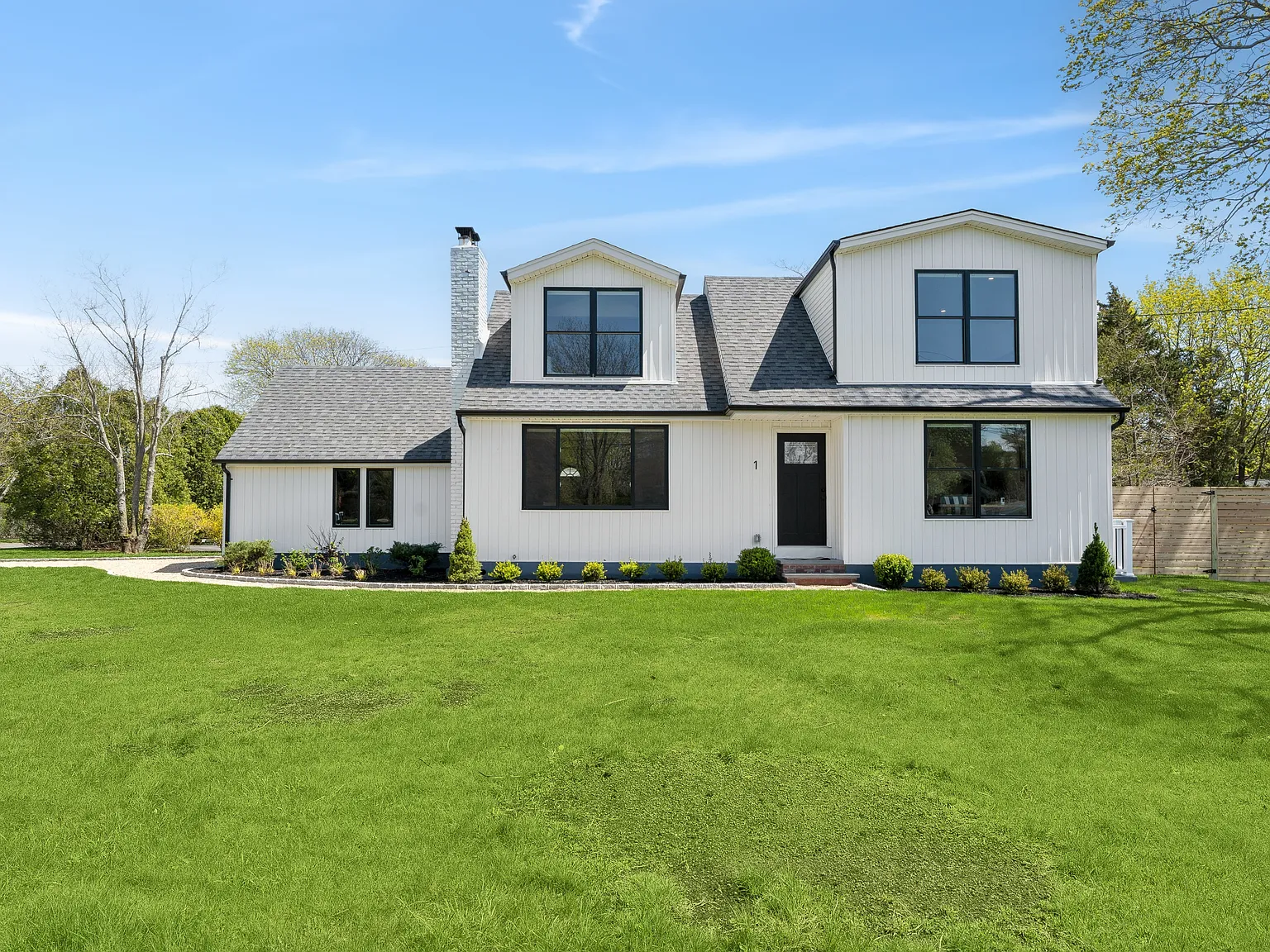 Renovated Cape in Bay front community — Photo 4