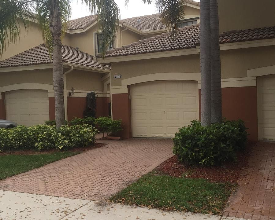 Garage / Driveway