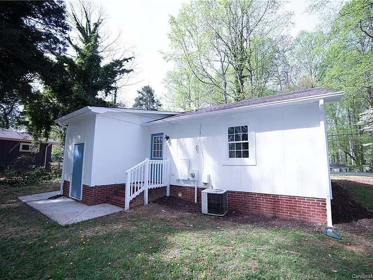4305 Lake Rd — Photo 16