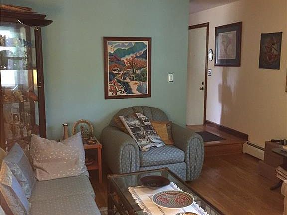 5th image of 162 Greenwood Dr