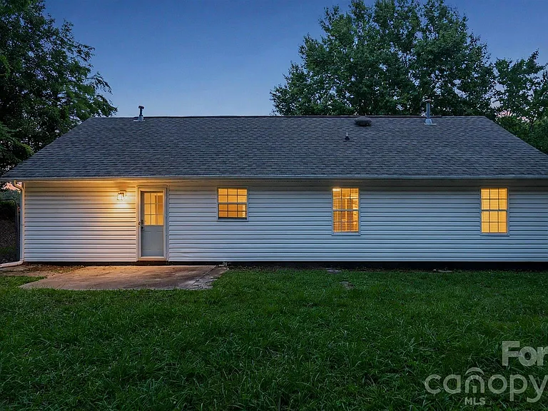 3320 Whitebridge Ln — Photo 25