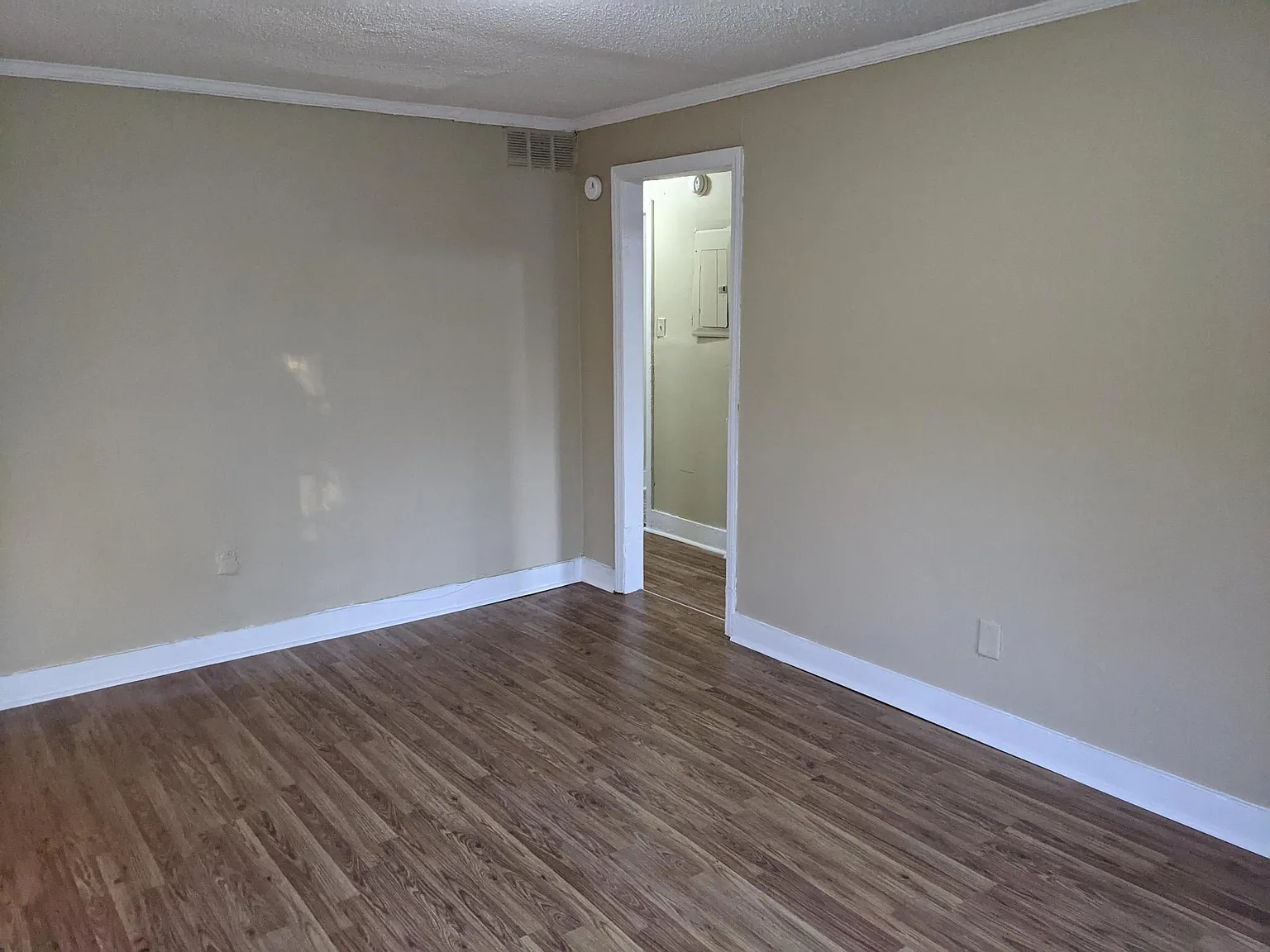 3 bed, 1181 sqft, $1,000 — Photo 2