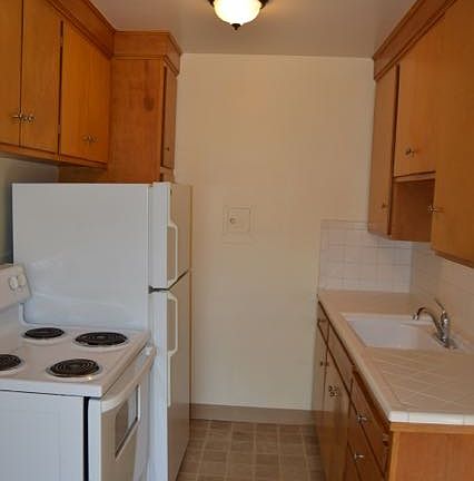 3rd image of 5481 Carlson Dr APT 9