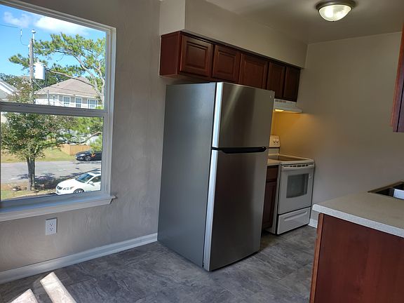 3rd image of 9532 4th Bay St APT 3