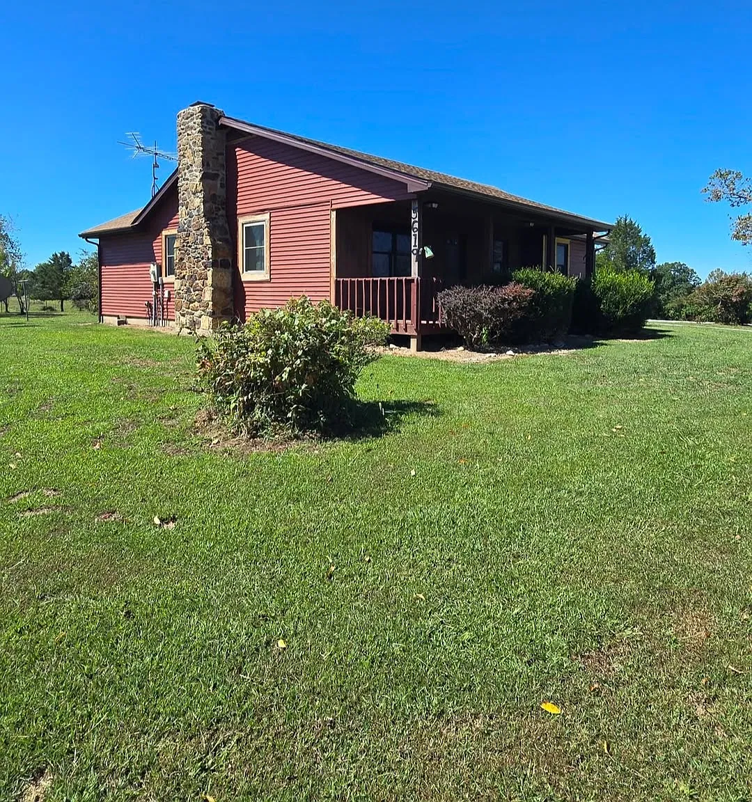 3 bed, 1400 sqft, $900 — Photo 1