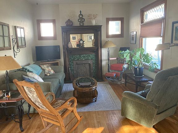 4th image of 988 E Belmont Ave