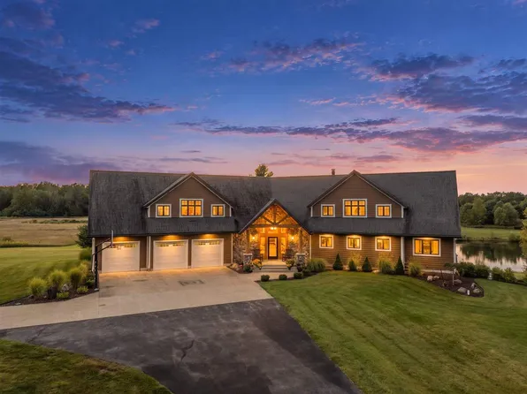 9542 S 33rd Rd, Cadillac, MI 49601