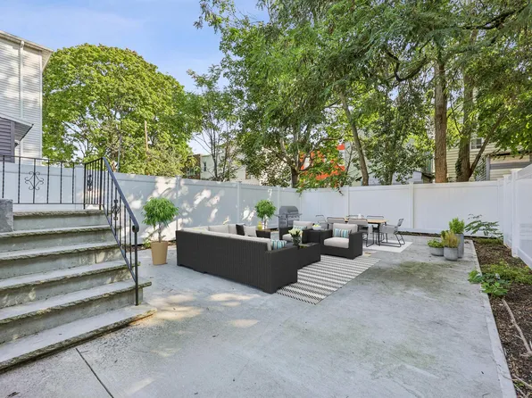 40 Armstrong Ave, Jersey City, NJ 07305