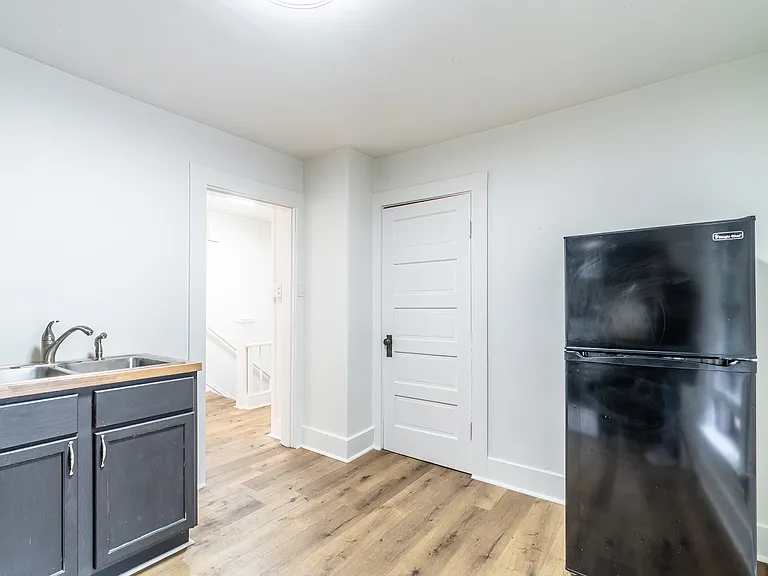 725 Archer Ave #2 — Photo 6