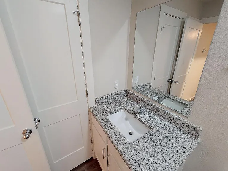 Central Park Apartments — Photo 8