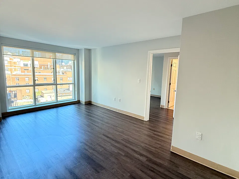 1B Nassau St #903