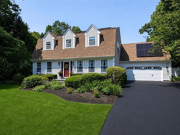4th image of 18 Watch Hill Way