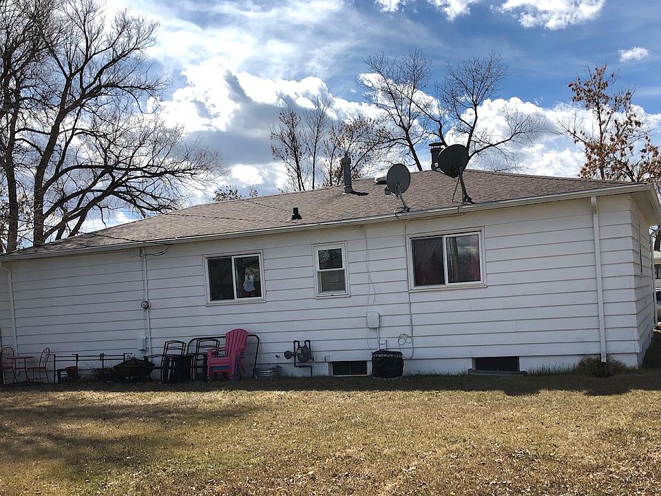 2nd image of 630 17th Ave W