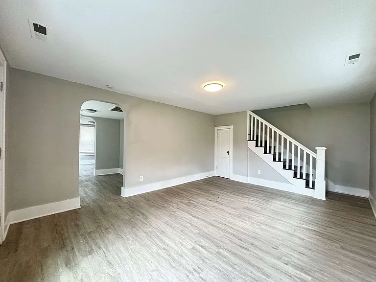 30-32 Lagonda Ave — Photo 46