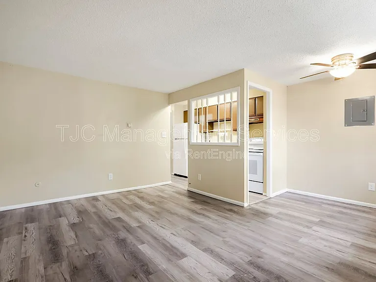 27 S Sherman St #204 — Photo 4