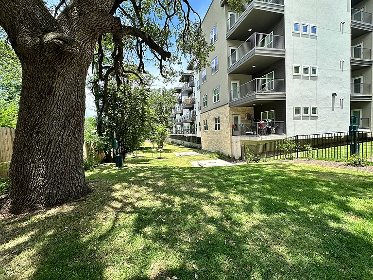 S Congress Ave — Photo 13