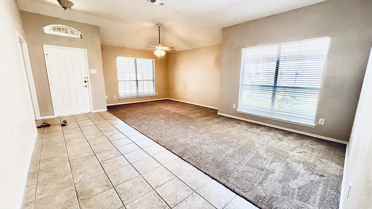 Building Photo - 604 Coal Creek Dr