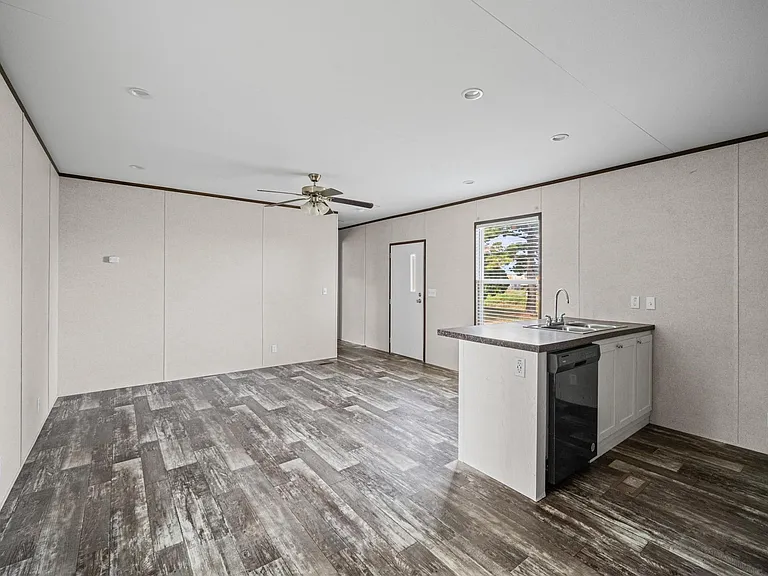 423 Silliman St — Photo 5