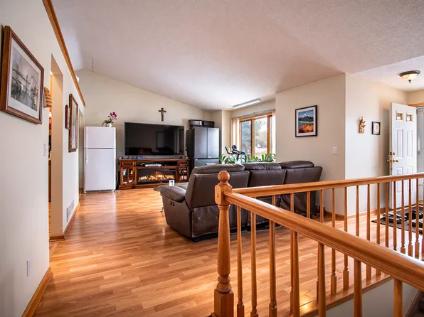 1242 Myrtle St N, Maplewood, MN 55119