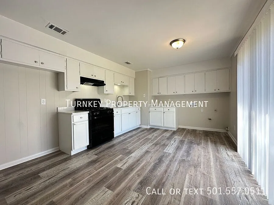 5913 Lyndell Dr — Photo 2