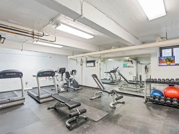 300 Ocean Parkway image 12 of 16