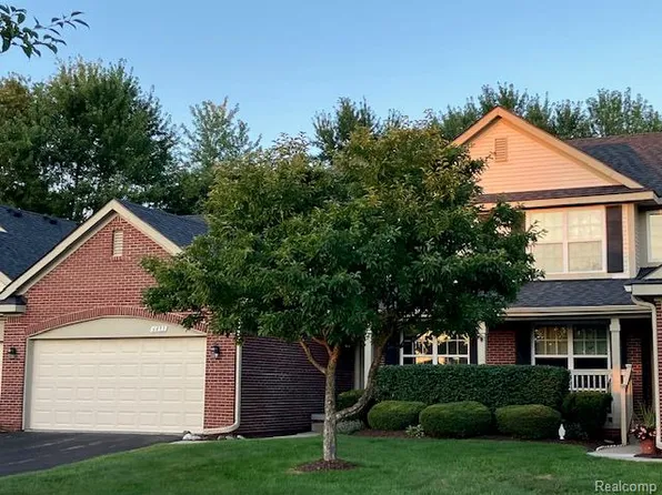 6493 Club Ct E, Grand Blanc, MI 48439