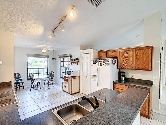 4th image of 3703 Bramble Ct