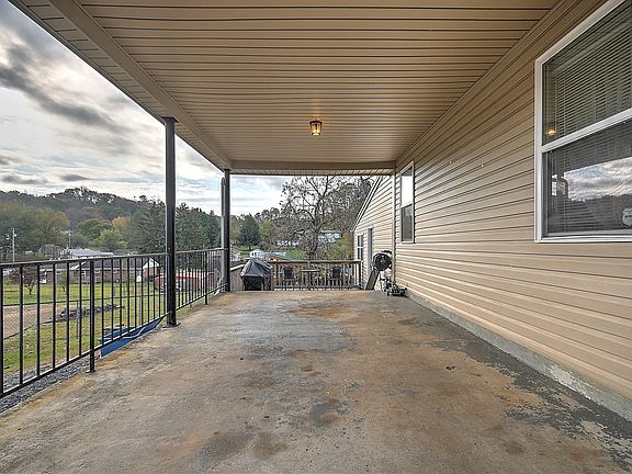 4th image of 512 Dickerson St