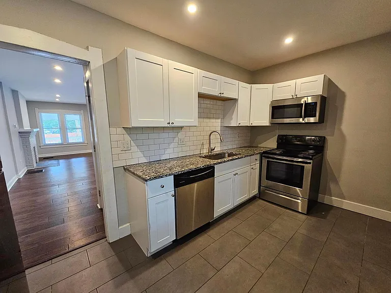 1064 Scott St — Photo 7