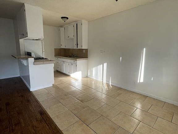 4th image of 230 N Grand Ave APT 7