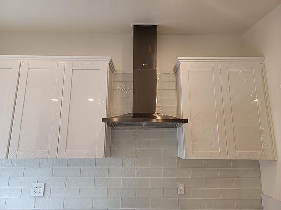 4th image of 924 12th St #924