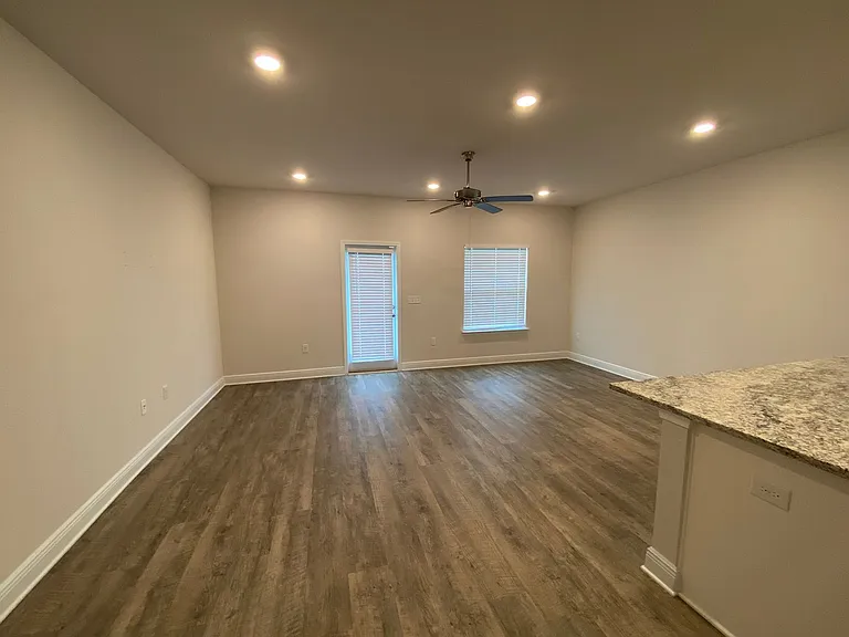 1611 Caleigh Ct — Photo 2