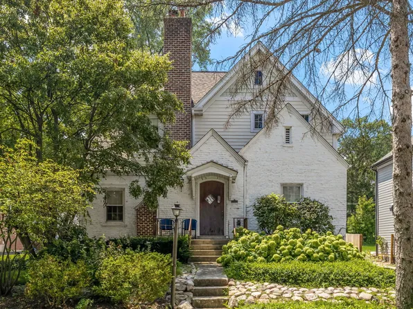 4810 Seeley Ave, Downers Grove, IL 60515