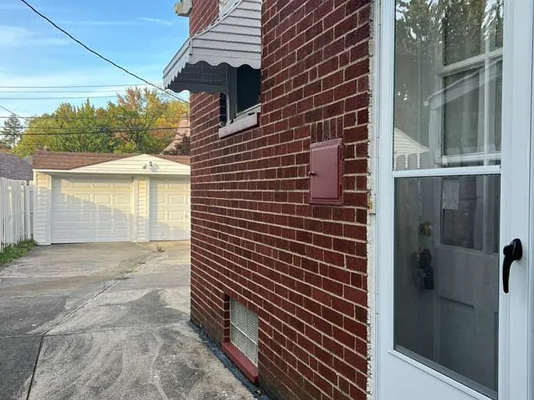 11215 Langton Ave — Photo 30