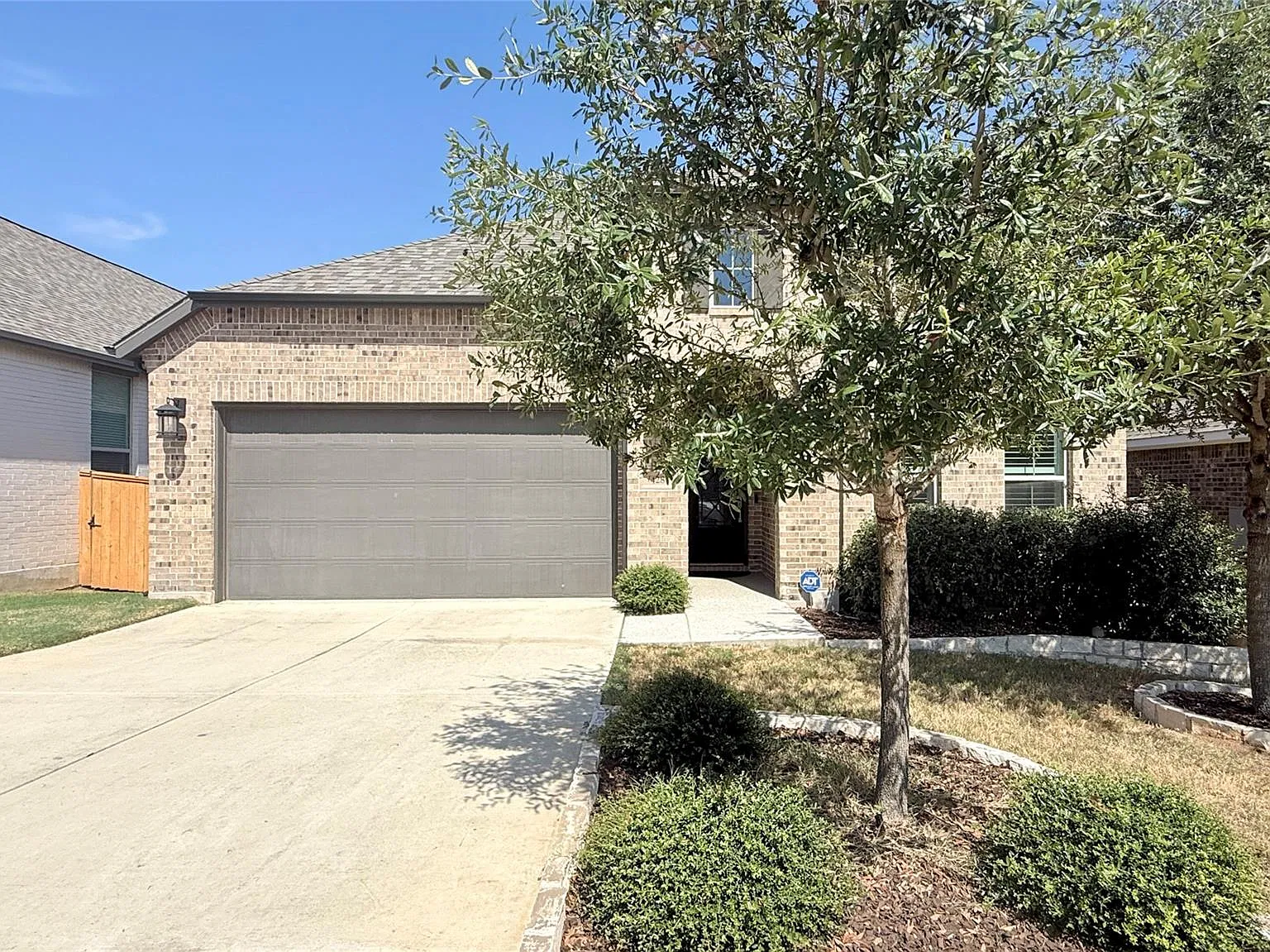 4 bed, 2.5 bath, 2080 sqft, $2,700 — Photo 3