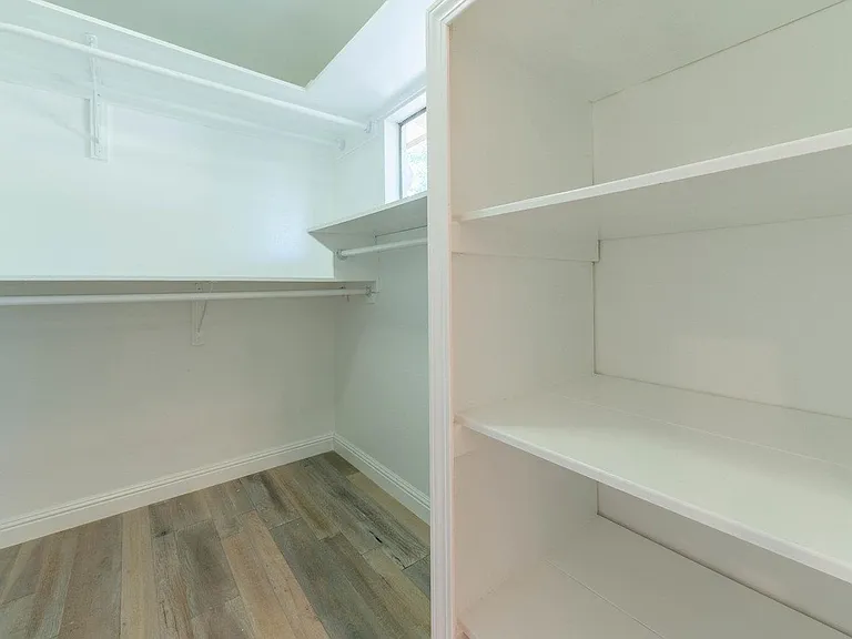 315 Poe St — Photo 7