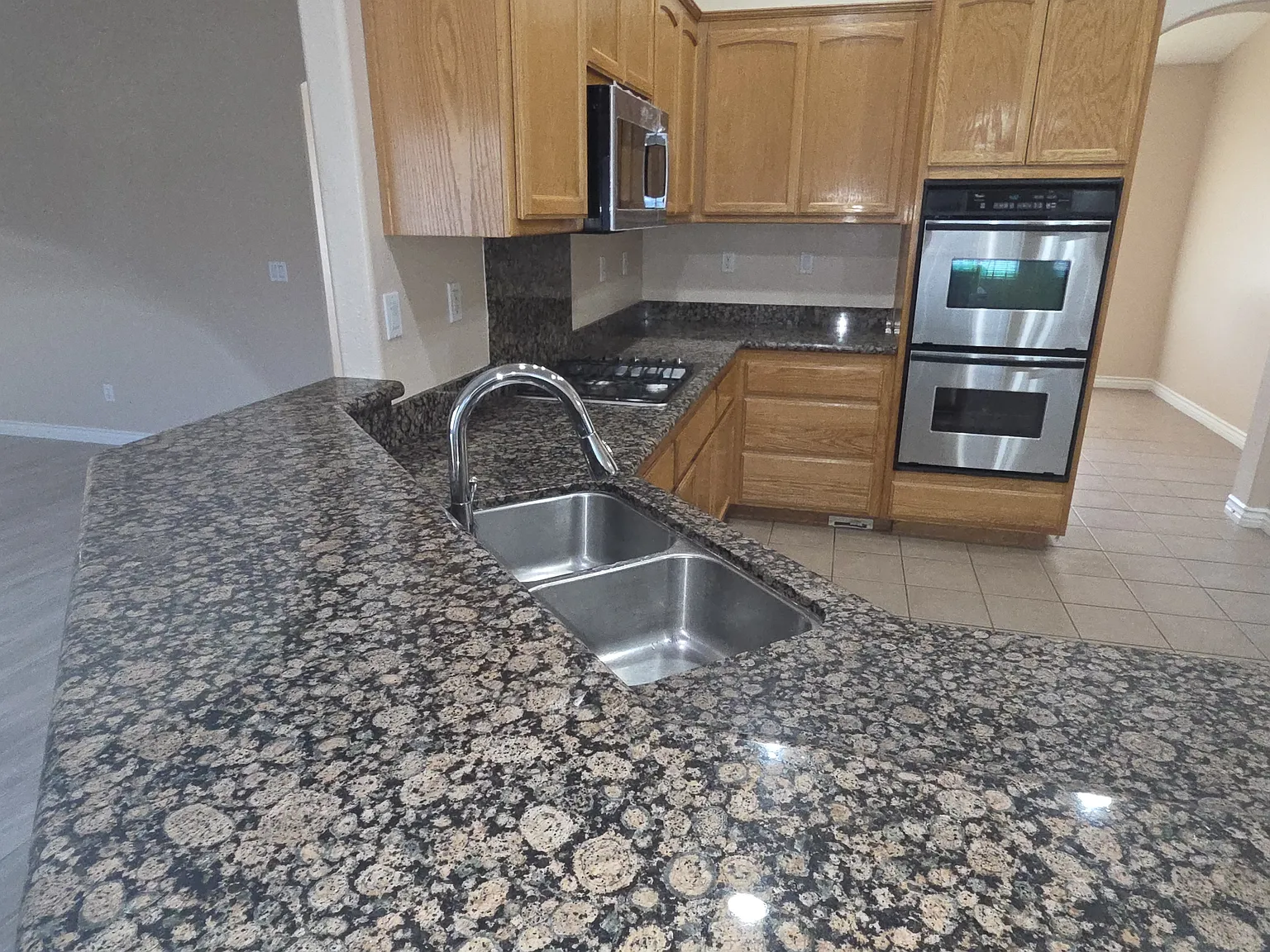 4 bed, 2237 sqft, $2,700 — Photo 4