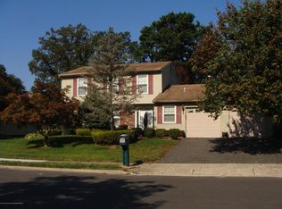 27 Markwood Dr, Howell, NJ